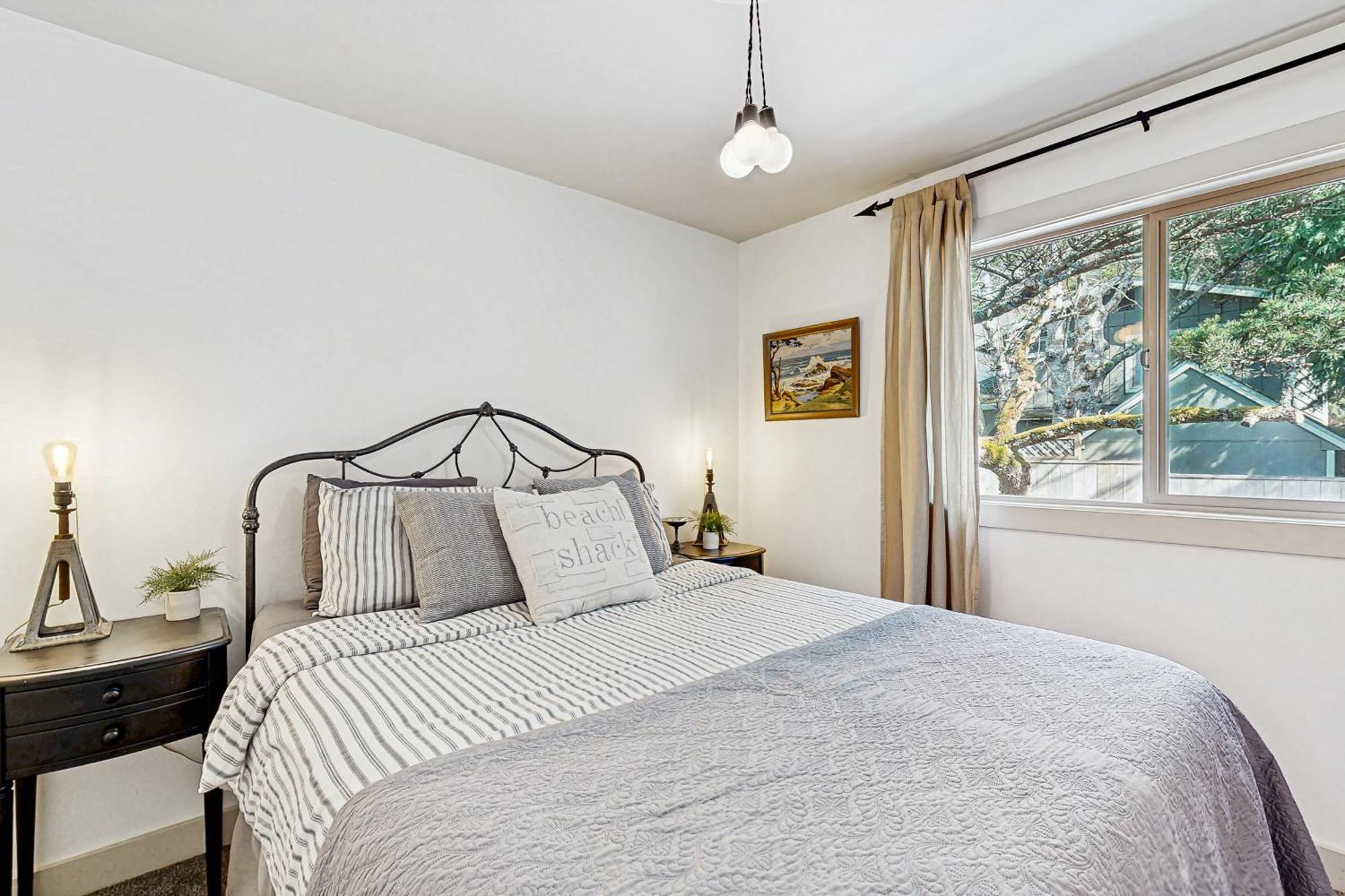 Calm Waters Villa Rockaway Beach Exterior photo