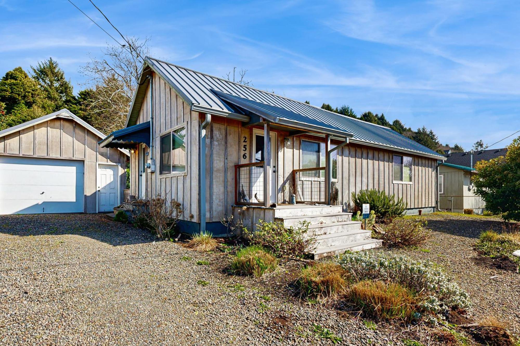 Calm Waters Villa Rockaway Beach Exterior photo
